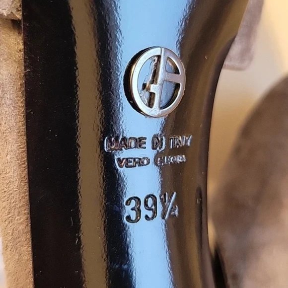 Gorgeous Giorgio Armani Dark Iron grey pumps - Picture 12 of 12